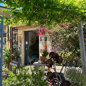 https://auberge-provencale.fr-provencehotel.com